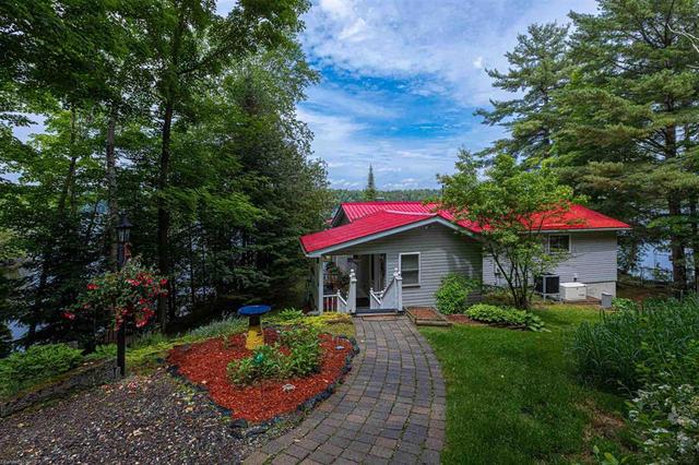 1099 Country Lane, House detached with 2 bedrooms, 1 bathrooms and 3 parking in Central Frontenac ON | Image 2