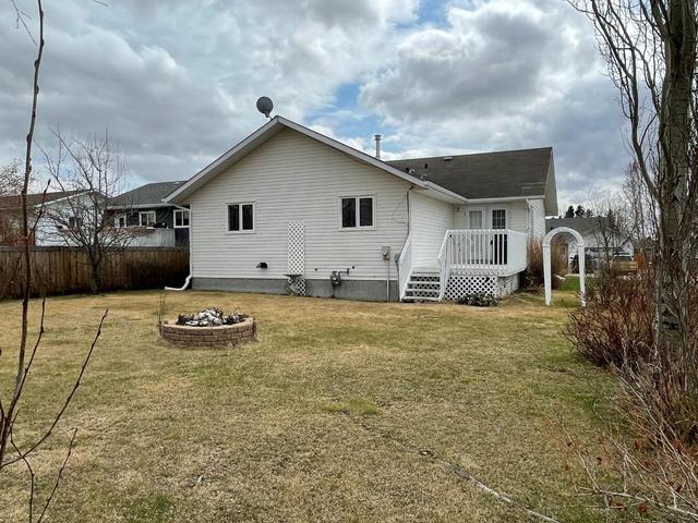 11512 106 Avenue, House detached with 5 bedrooms, 3 bathrooms and 4 parking in Fairview AB | Image 2