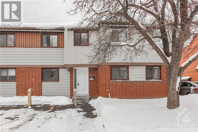 1993 Falkirk Crescent, House attached with 3 bedrooms, 1 bathrooms and 1 parking in Ottawa ON | Card Image