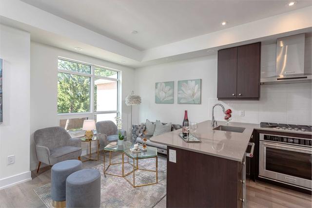 2 - 52 Holmes Ave, Townhouse with 2 bedrooms, 2 bathrooms and 1 parking in Toronto ON | Image 3