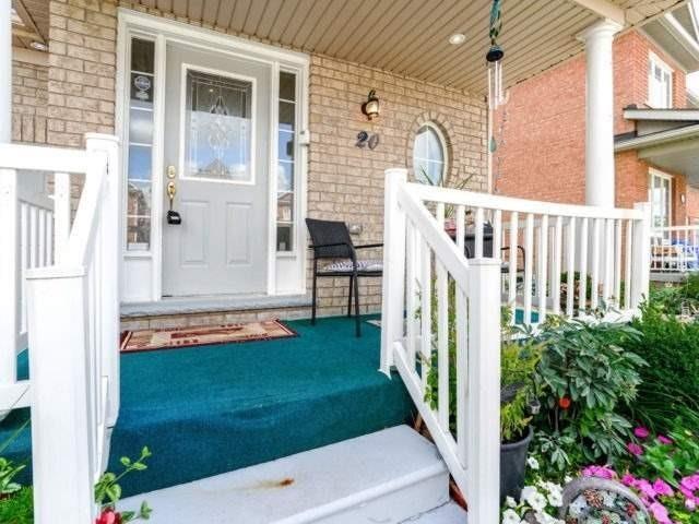 20 Irene Cres, House detached with 3 bedrooms, 3 bathrooms and 2 parking in Brampton ON | Image 2