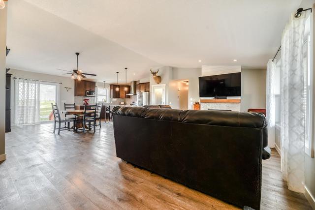 263021 Township Road 240, House detached with 3 bedrooms, 2 bathrooms and null parking in Calgary AB | Image 9