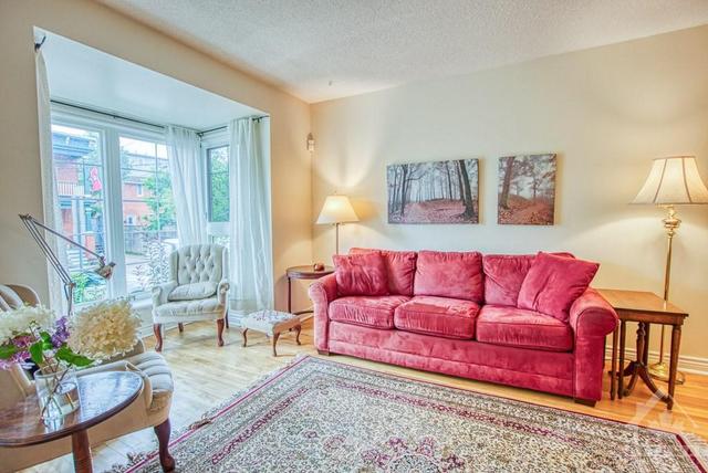 43 Strathcona Avenue, Townhouse with 3 bedrooms, 2 bathrooms and 1 parking in Ottawa ON | Image 4