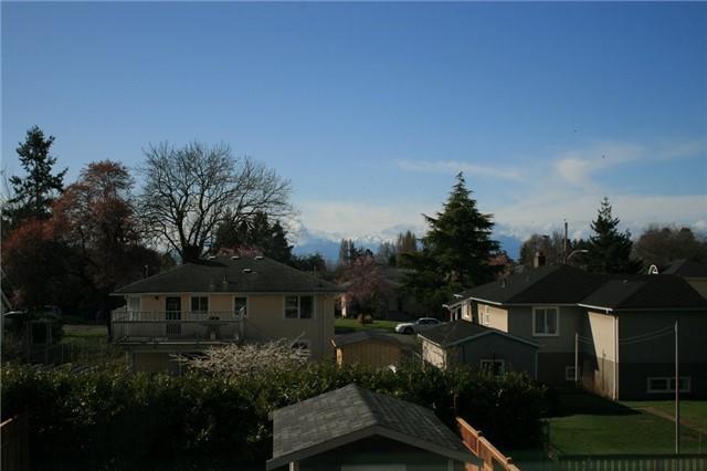 1127b Wychbury Ave, House detached with 3 bedrooms, 3 bathrooms and 1 parking in Esquimalt BC | Image 5