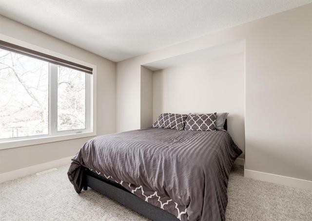 913 Rundle Crescent Ne, Home with 3 bedrooms, 3 bathrooms and 2 parking in Calgary AB | Image 25