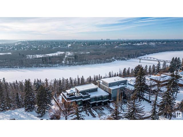 8602 Saskatchewan Dr Nw, House detached with 6 bedrooms, 5 bathrooms and 6 parking in Edmonton AB | Image 4