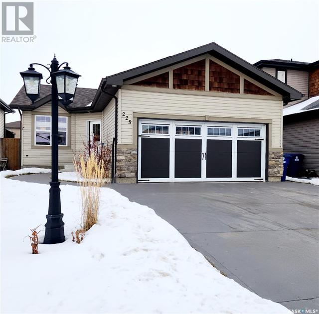 225 Enns Crescent, House detached with 3 bedrooms, 3 bathrooms and null parking in Martensville SK | Card Image