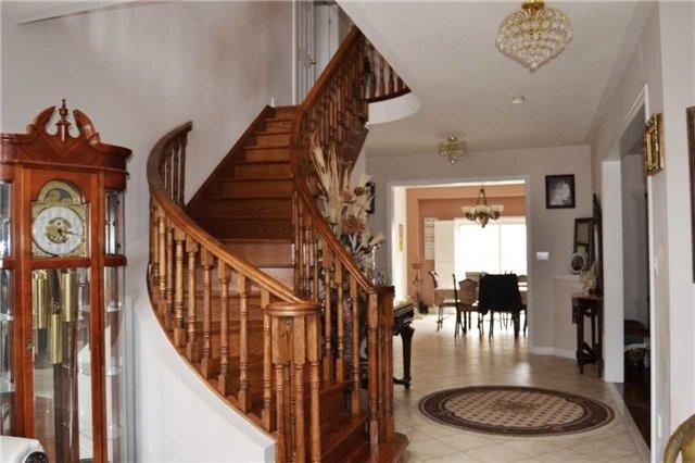 34 Castlegate Blvd, House detached with 4 bedrooms, 4 bathrooms and 2 parking in Brampton ON | Image 12