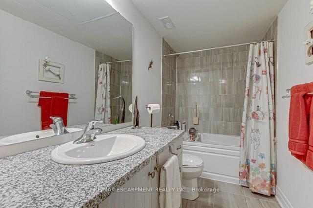 12 - 2 Willow St, Townhouse with 2 bedrooms, 3 bathrooms and 2 parking in Brant ON | Image 6
