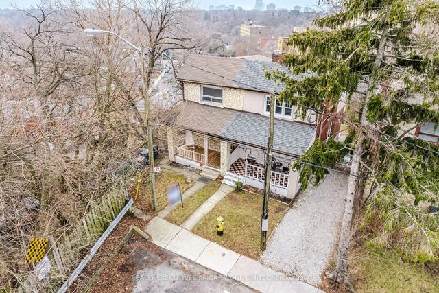 11 Humber Hill Ave, House semidetached with 3 bedrooms, 2 bathrooms and 0 parking in Toronto ON | Image 23