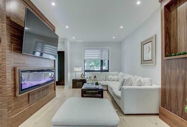 245 Bowood Ave, House semidetached with 4 bedrooms, 4 bathrooms and 1 parking in Toronto ON | Image 8