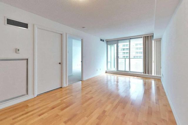 912 - 111 Elizabeth St, Condo with 1 bedrooms, 1 bathrooms and 1 parking in Toronto ON | Image 9