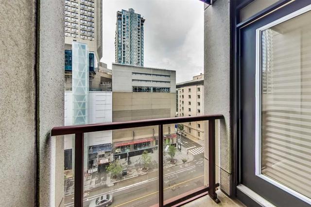 803 - 85 Bloor St E, Condo with 1 bedrooms, 1 bathrooms and 0 parking in Toronto ON | Image 3