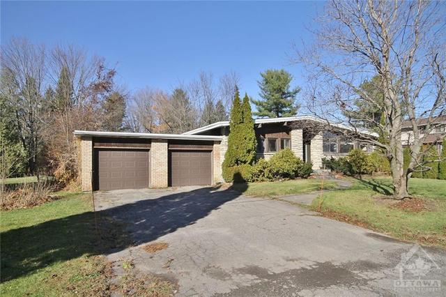 6506 Jack Pine Crescent, House detached with 3 bedrooms, 1 bathrooms and 4 parking in Ottawa ON | Card Image