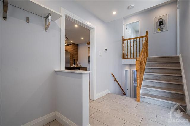 492 Tisdale Crescent, House detached with 4 bedrooms, 2 bathrooms and 5 parking in Ottawa ON | Image 5