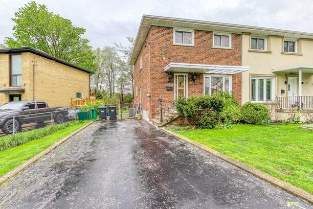1428 Freeport Dr, House semidetached with 3 bedrooms, 2 bathrooms and 4 parking in Mississauga ON | Image 1