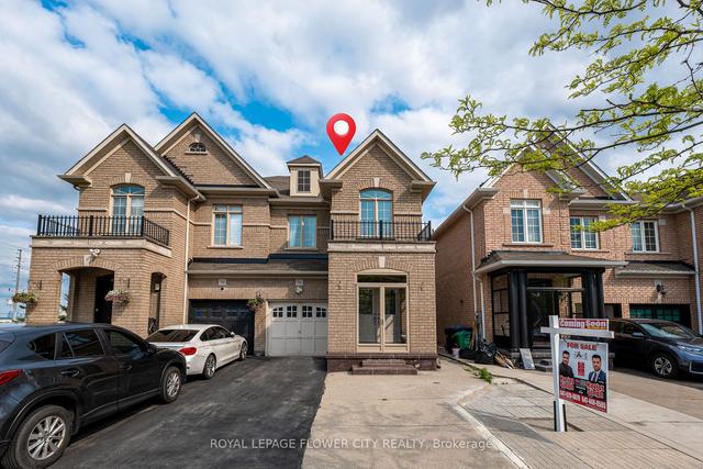 56 Versailles Cres, House semidetached with 4 bedrooms, 4 bathrooms and 4 parking in Brampton ON | Image 1