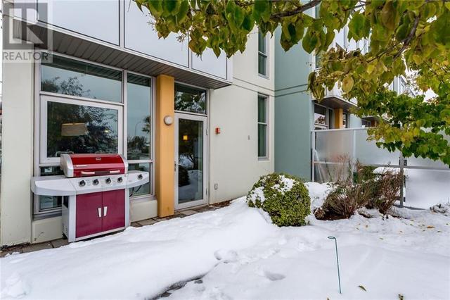 132, - 99 Spruce Place Sw, House attached with 2 bedrooms, 2 bathrooms and 2 parking in Calgary AB | Image 30