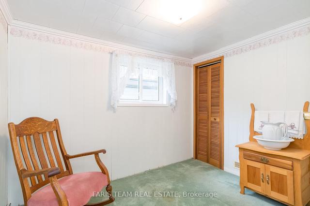 303 Ouida St, House detached with 2 bedrooms, 1 bathrooms and 3 parking in Tay ON | Image 6