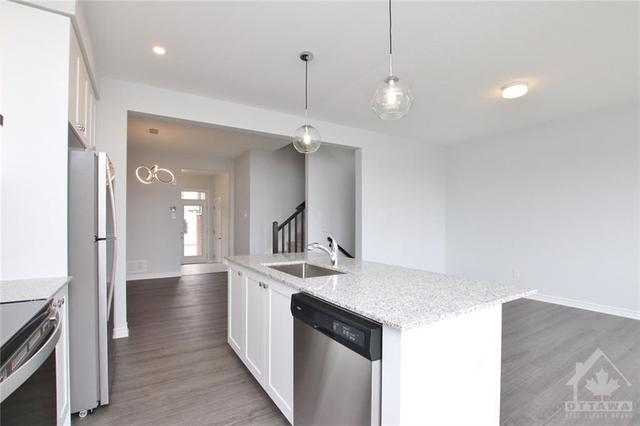 542 Arosa Way, Townhouse with 3 bedrooms, 3 bathrooms and 2 parking in Ottawa ON | Image 11