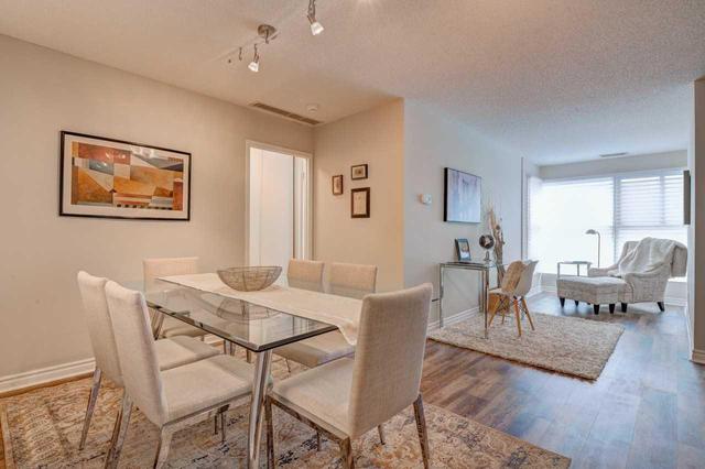 Uc9 - 18 Concorde Pl, Condo with 2 bedrooms, 2 bathrooms and 1 parking in Toronto ON | Image 2