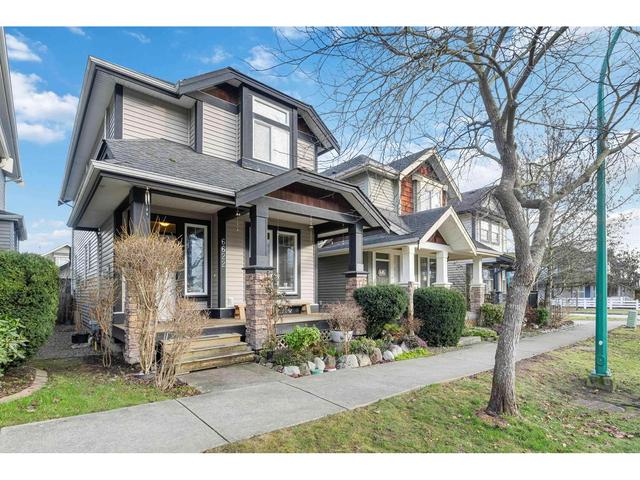 6622 193a Street, House detached with 4 bedrooms, 4 bathrooms and 2 parking in Surrey BC | Image 2