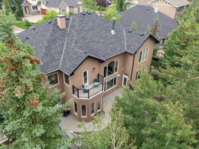 72 Discovery Valley Cove Sw, Home with 5 bedrooms, 5 bathrooms and 4 parking in Calgary AB | Image 4