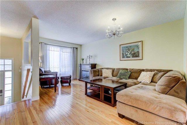 Th 50 - 2280 Baronwood Dr, House attached with 3 bedrooms, 3 bathrooms and 1 parking in Oakville ON | Image 2