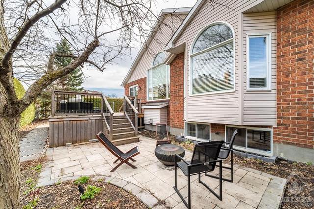 94 Shaughnessy Crescent, House detached with 3 bedrooms, 3 bathrooms and 6 parking in Ottawa ON | Image 30