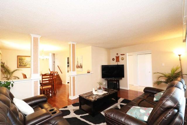38 Addington Cres, House detached with 3 bedrooms, 2 bathrooms and 4 parking in Brampton ON | Image 5