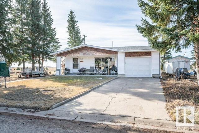 5437 49 Av, House detached with 4 bedrooms, 3 bathrooms and null parking in Andrew AB | Image 5