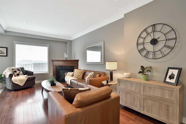 61 Redcedar Cres, House attached with 3 bedrooms, 3 bathrooms and 1 parking in Hamilton ON | Image 4