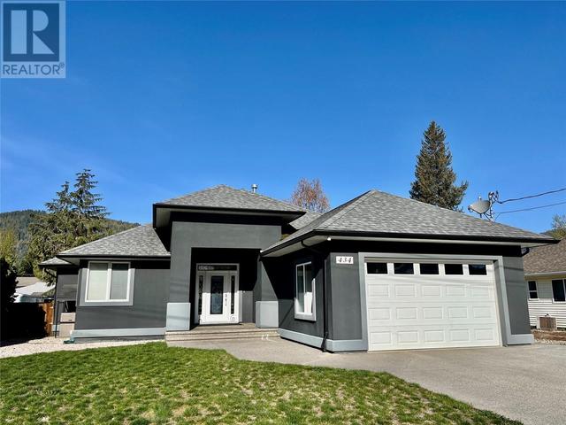 434 Cottonwood Avenue, House detached with 3 bedrooms, 2 bathrooms and 7 parking in Sicamous BC | Image 1