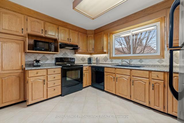 55 Farley Cres, House detached with 3 bedrooms, 3 bathrooms and 6 parking in Quinte West ON | Image 3