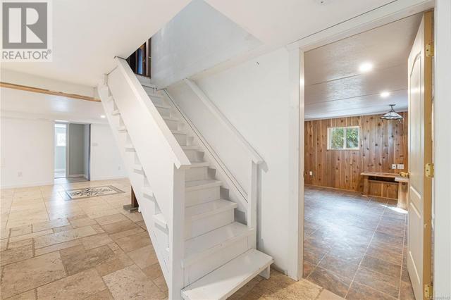 Going downstairs from entryway | Image 22