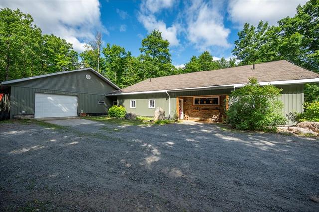 419 Sunny Hill Road, House detached with 3 bedrooms, 3 bathrooms and 10 parking in Madawaska Valley ON | Image 2