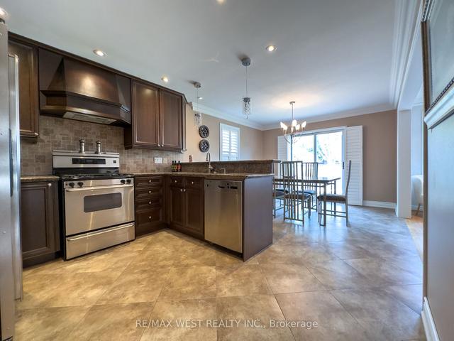 143 Colombo Cres, House detached with 3 bedrooms, 4 bathrooms and 4 parking in Vaughan ON | Image 4