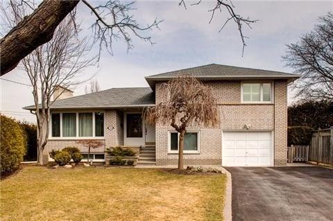 10 Oscar Crt, House detached with 3 bedrooms, 1 bathrooms and 4 parking in Toronto ON | Image 1