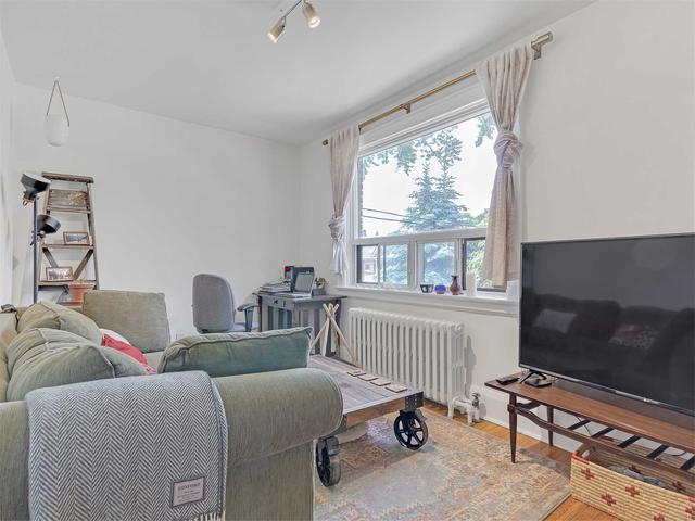 151 Bellwoods Ave, House semidetached with 3 bedrooms, 3 bathrooms and 2 parking in Toronto ON | Image 17