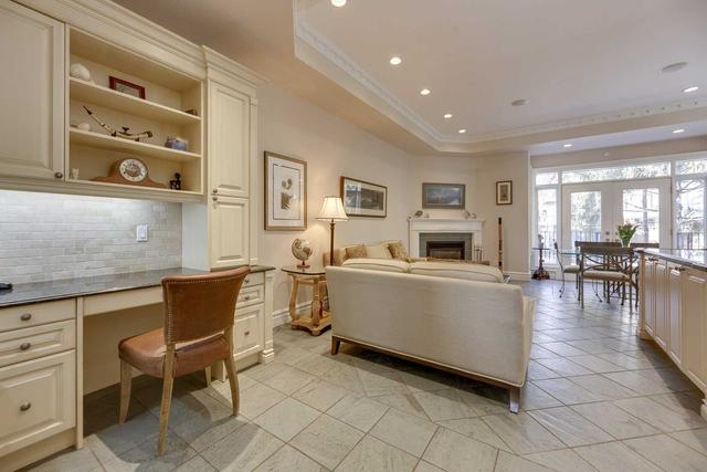 382 Melrose Ave, House detached with 4 bedrooms, 4 bathrooms and 3 parking in Toronto ON | Image 2