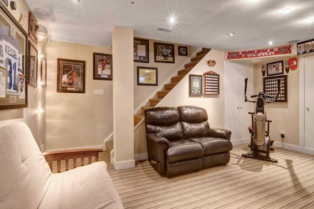 128 Park St E, Townhouse with 3 bedrooms, 4 bathrooms and 3 parking in Mississauga ON | Image 7