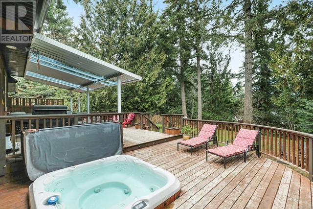 7754 Vivian Way, House detached with 3 bedrooms, 3 bathrooms and 4 parking in Comox Valley A BC | Image 26