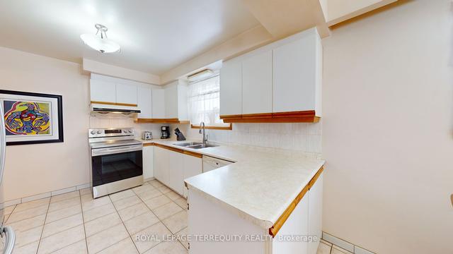 23 Pondsview Dr, House detached with 3 bedrooms, 2 bathrooms and 4 parking in Toronto ON | Image 7