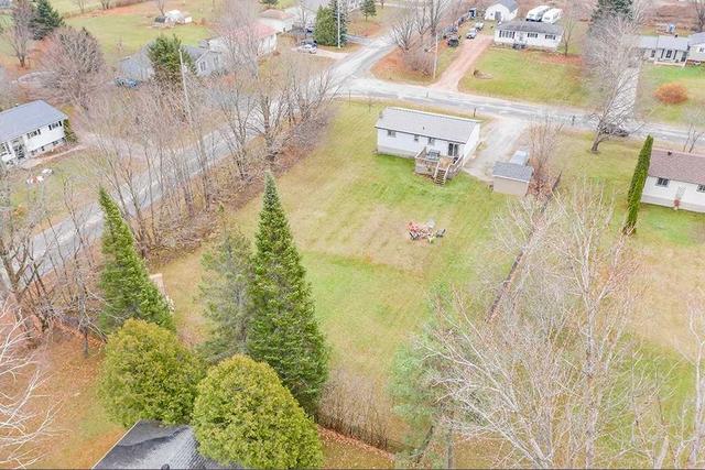 2 Robbin's Dr, House detached with 3 bedrooms, 1 bathrooms and 8 parking in Oro Medonte ON | Image 10