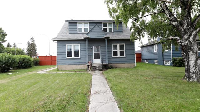 333 10 Avenue Ne, House detached with 3 bedrooms, 1 bathrooms and 1 parking in Calgary AB | Image 2