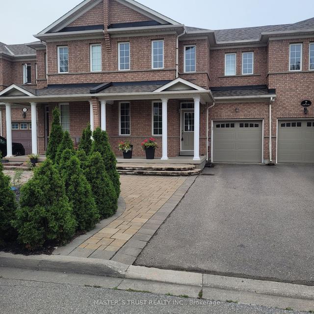 11 Sedgeway Hts, House attached with 3 bedrooms, 4 bathrooms and 4 parking in Vaughan ON | Image 1