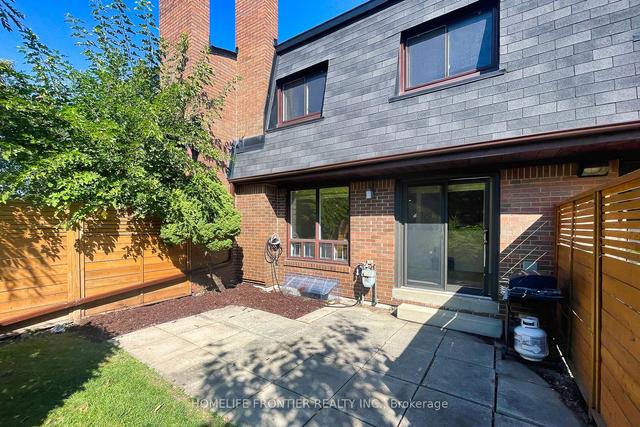 74 Flaming Roseway, Townhouse with 3 bedrooms, 3 bathrooms and 2 parking in Toronto ON | Image 14