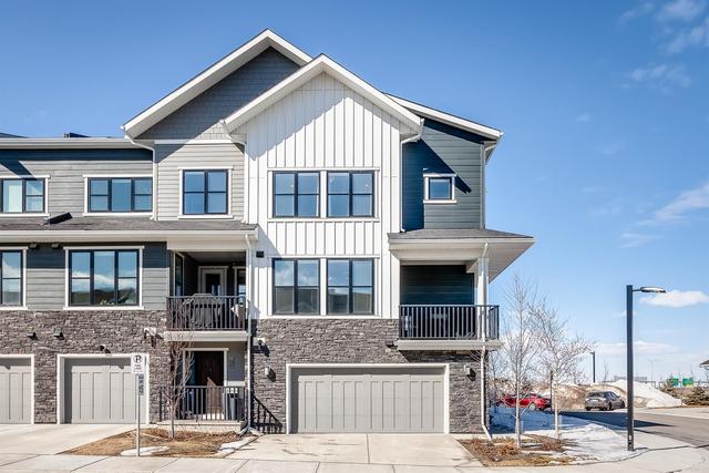 137 Crestridge Common Sw, Home with 3 bedrooms, 2 bathrooms and 4 parking in Calgary AB | Image 1