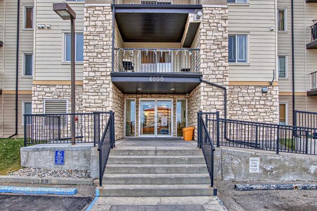 6304 - 304 Mackenzie Way Sw, Condo with 2 bedrooms, 1 bathrooms and 1 parking in Airdrie AB | Image 2