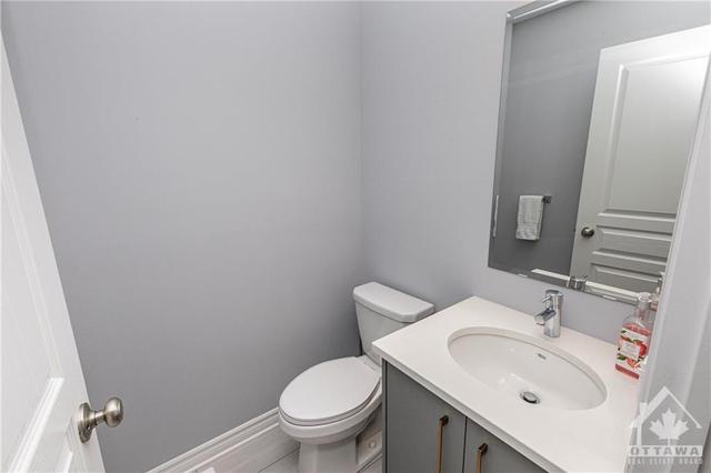 502 Featherfoil Way, Townhouse with 3 bedrooms, 3 bathrooms and 2 parking in Ottawa ON | Image 5
